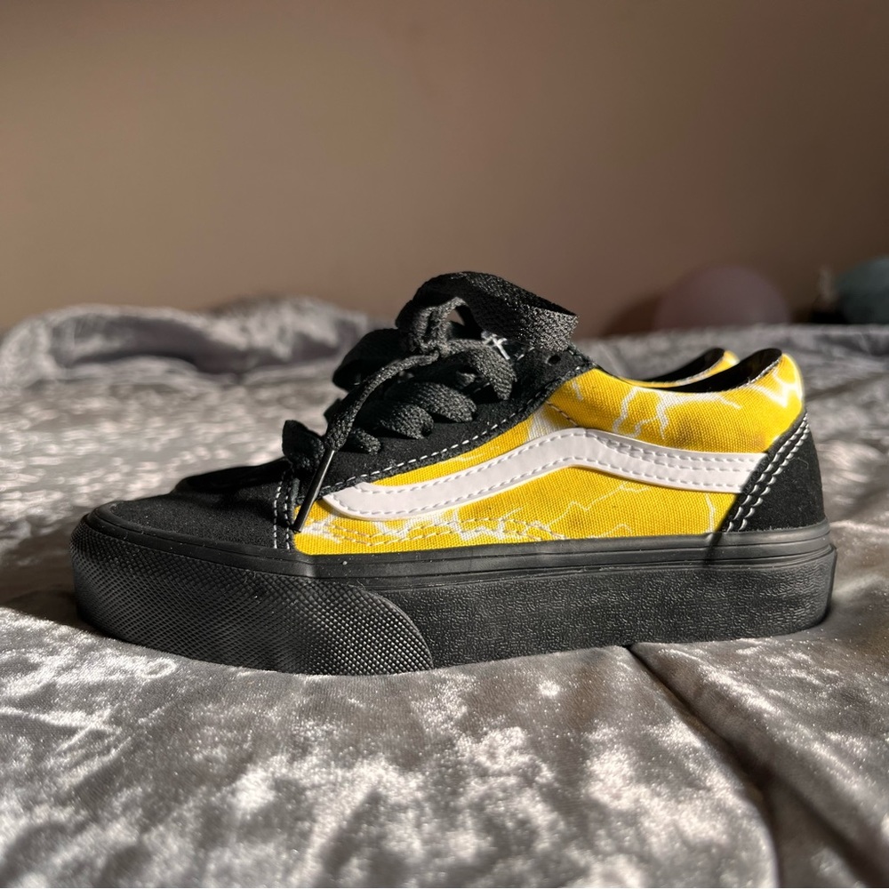 NWT Vans black yellow glow in dark lightening